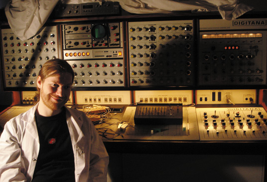 STREAM: APHEX TWIN – COMPUTER CONTROLLED ACOUSTIC INSTRUMENTS PT2 EP