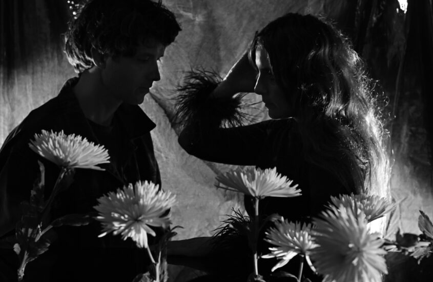 İNCELEME: BEACH HOUSE – ONCE TWICE MELODY